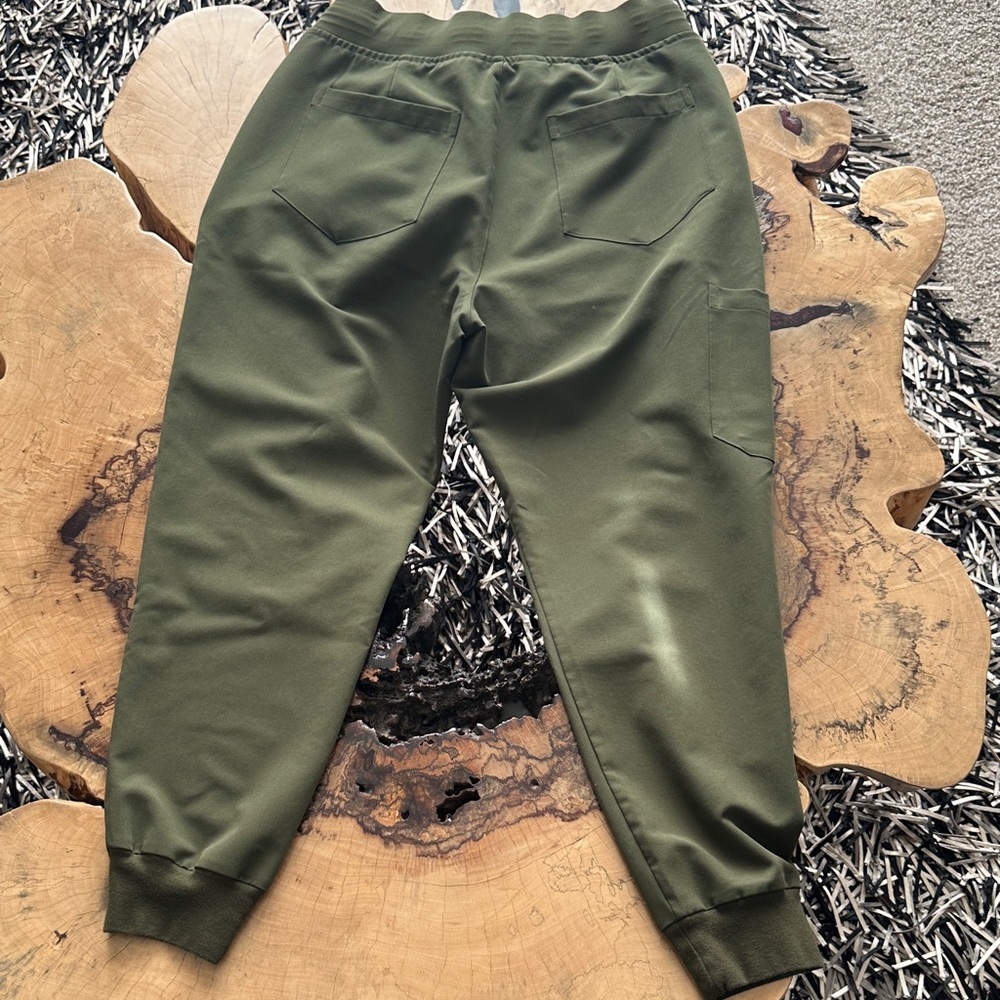 Women's Olive scrub Joggers - Picture 4 of 6